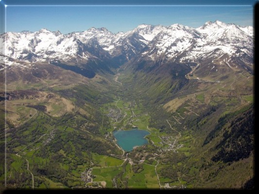 vue aérienne de la Vallée du Louron